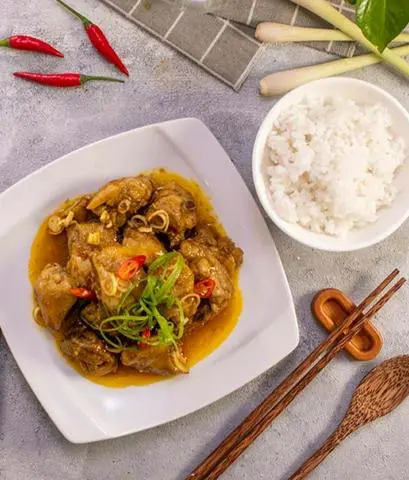 Hình ảnh CƠM GÀ KHO XẢ ỚT 