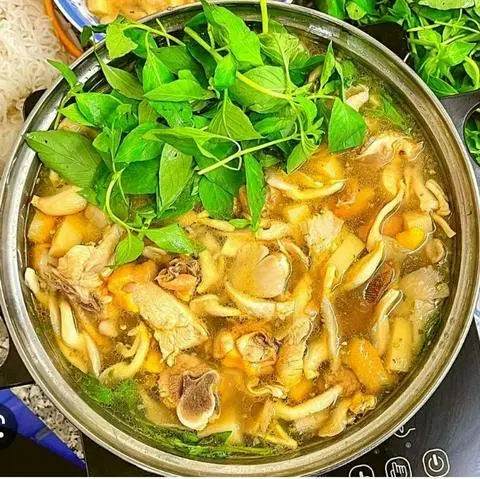 Hình ảnh Lẩu gà lá é lớn