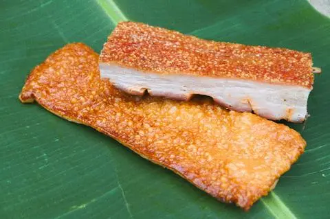 Hình ảnh Thịt đùi quay - 1 kg (Tặng kèm sốt + rau)