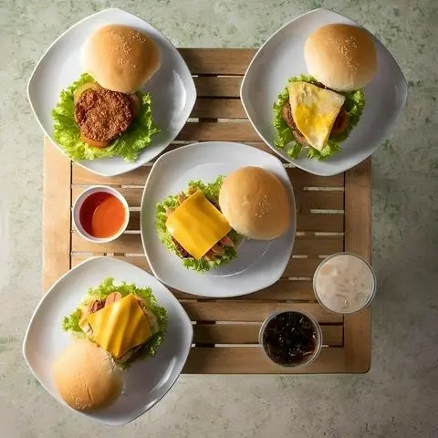 Hình ảnh Hamburger Bò mix xúc xích