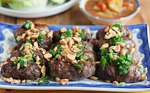 Hình ảnh Bò nướng mỡ chài cuốn bún