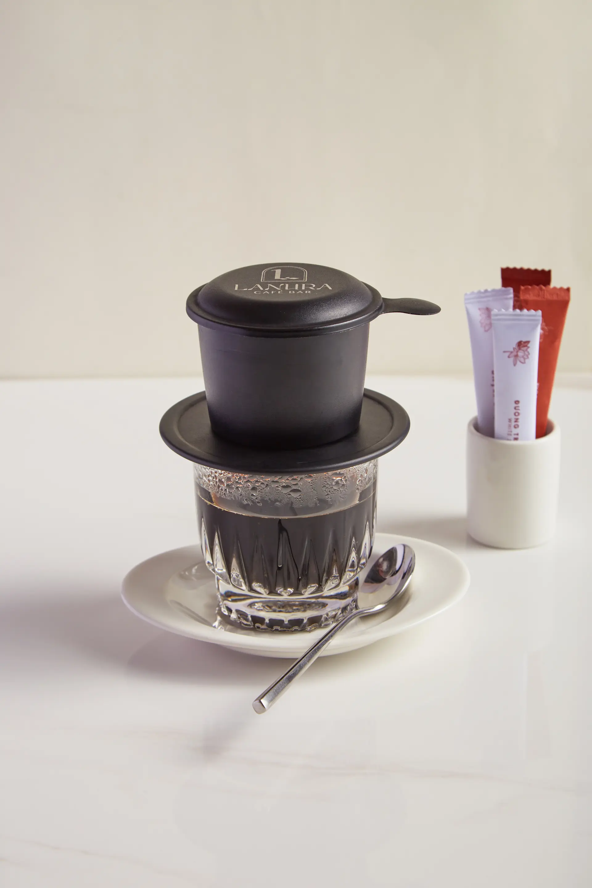 Hình ảnh Cà phê phin đen | Vietnamese drip coffee