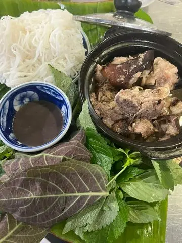 Hình ảnh Giò Heo Giả Cầy Nồi Đất, 2 người ăn