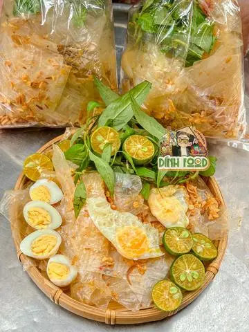 Hình ảnh Bánh tráng sa tế tỏi hành phi 2 trứng cút (nhiều bánh)