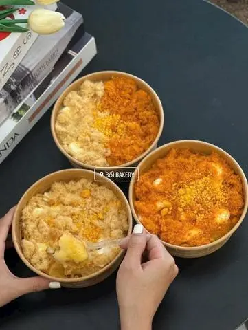 Hình ảnh Bông lan trứng muối chà bông gà cay 