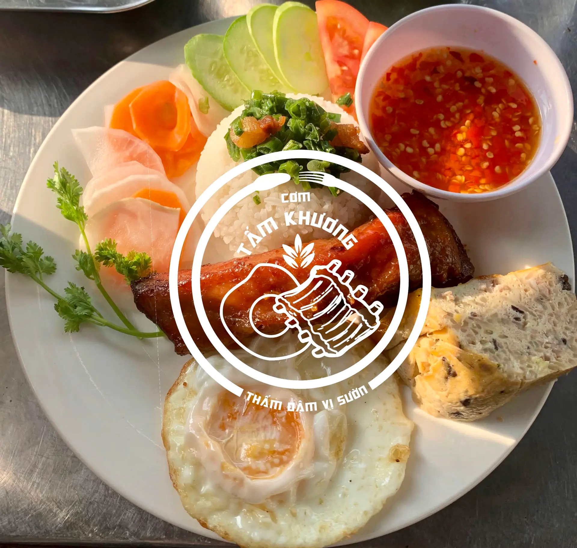 Hình ảnh Cơm tấm sườn cọng + chả + ốp la 
