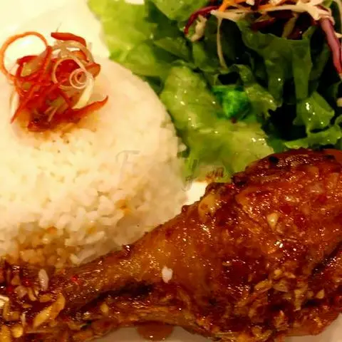 Hình ảnh Cơm gà chiên nước mắm
