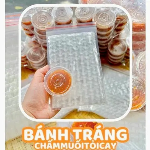 Hình ảnh Bánh Tráng Chấm Sốt Tắc, Muối, Tỏi Cay Chua Ngọt Đặc Biệt