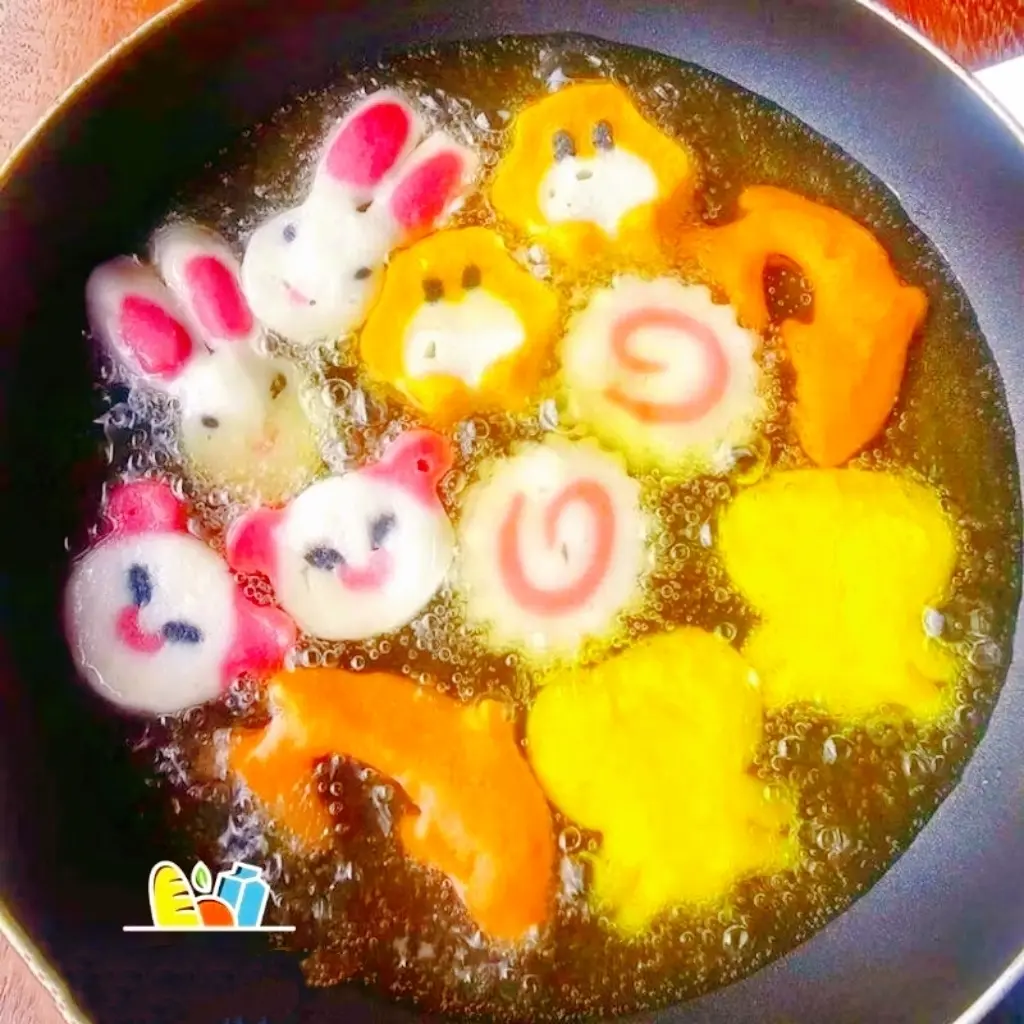 Hình ảnh Chả Cá Hoạt Hình (4 Con), Chiên Sẵn Kèm (Tương Ớt, Cà)