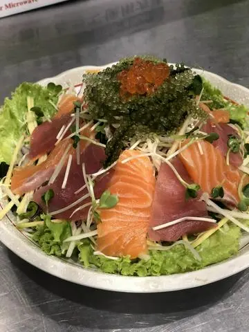 Hình ảnh salad cá ngừ và cá hồi