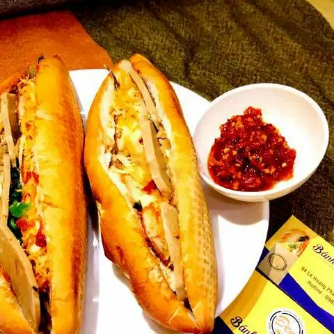 Hình ảnh Bánh mì xá xíu