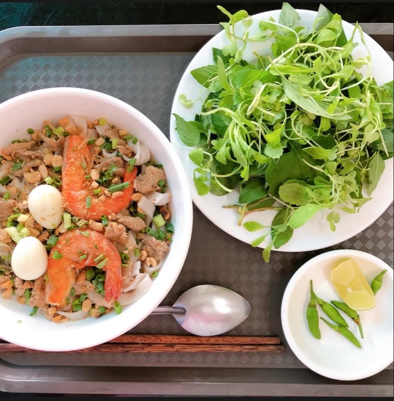 Hình ảnh Mì Quảng trộn thập cẩm lớn