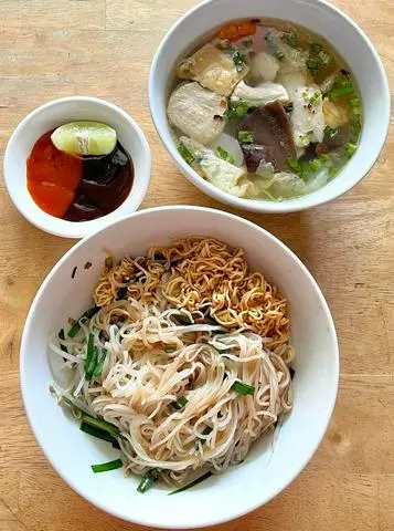 Hình ảnh Hủ tiếu mì khô chay