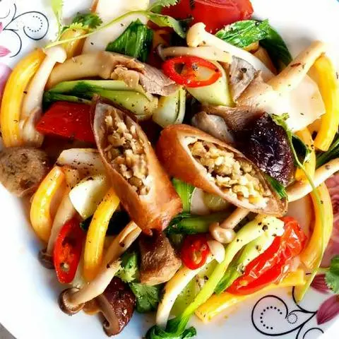 Hình ảnh Nui xào thập cẩm chay
