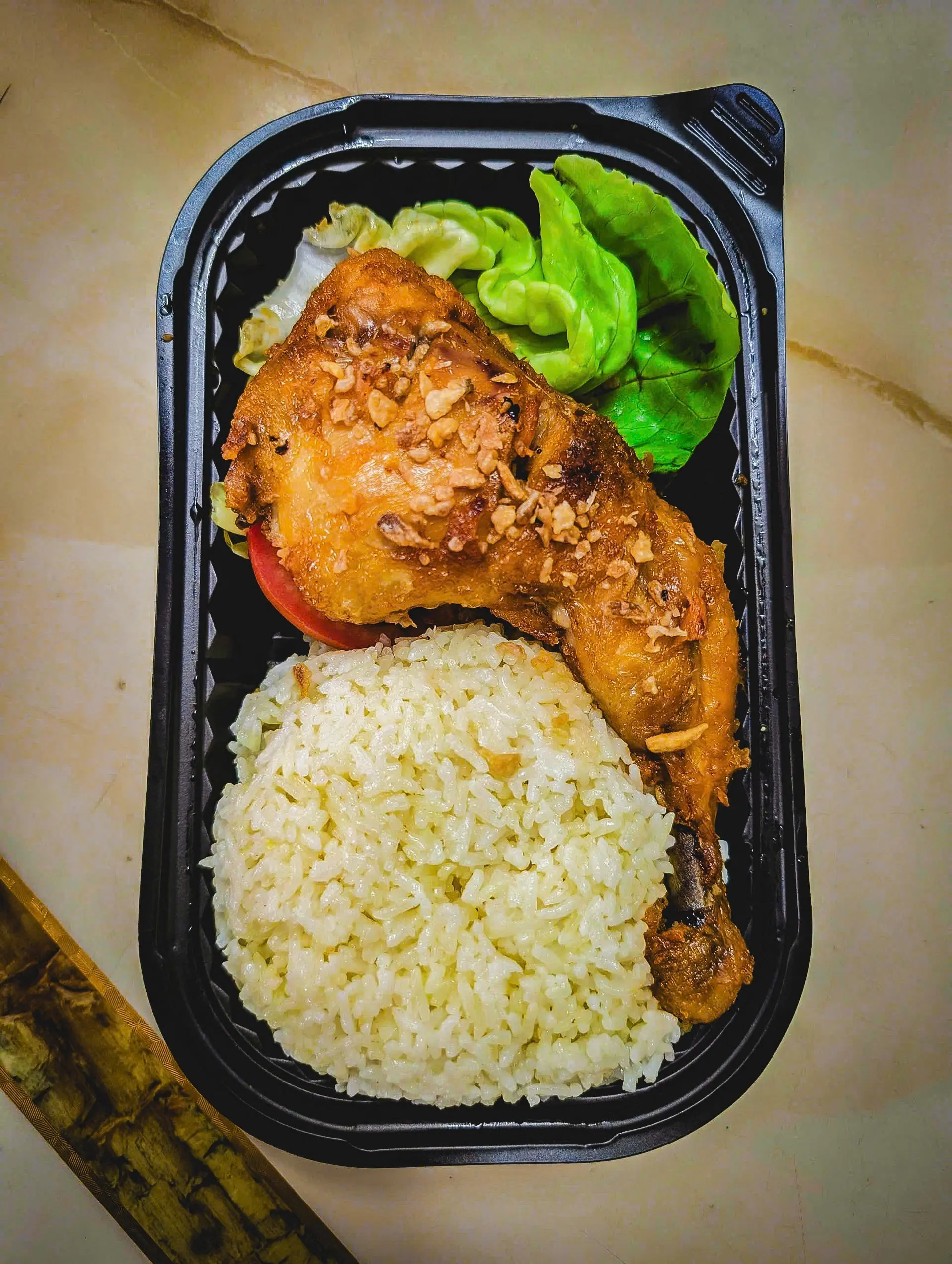 Hình ảnh Cơm đùi gà lớn - ốp la