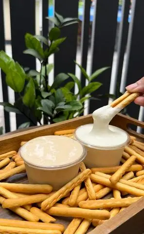 Hình ảnh Bánh Que Chấm Sốt Kem Trứng