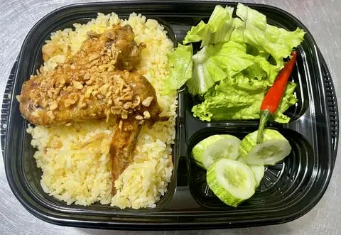 Hình ảnh cơm chiên cánh gà (2 cánh ) 