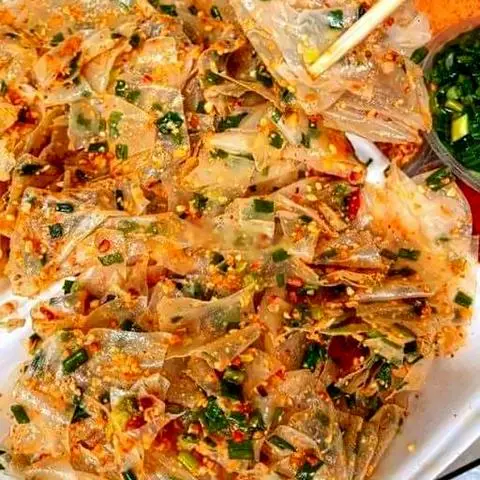 Hình ảnh Bánh tráng dẻo mỡ hành trứng cút
