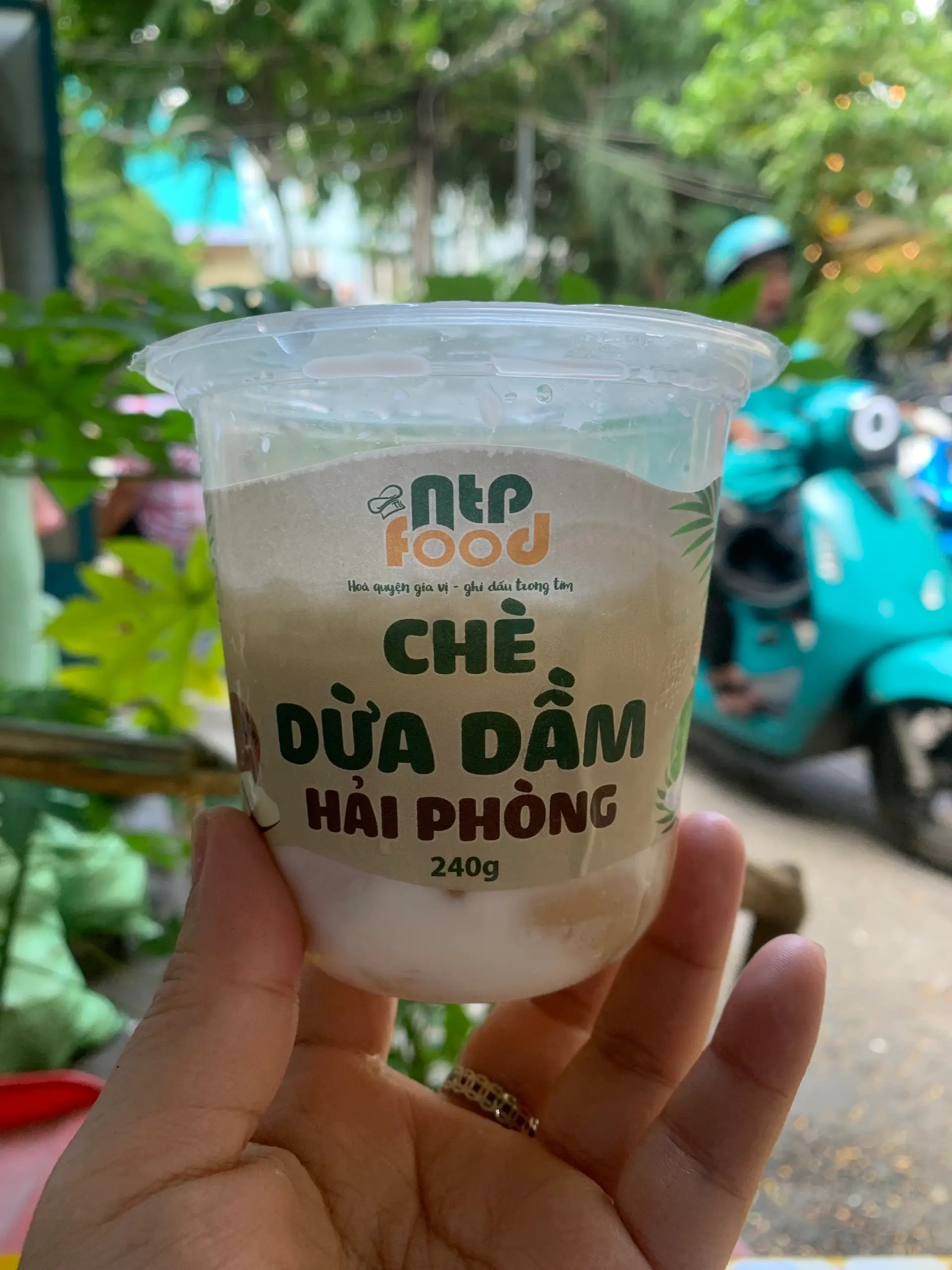 Hình ảnh Chè dừa dầm Hải phòng 