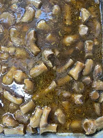 Hình ảnh Cơm chân nấm kho tàu 