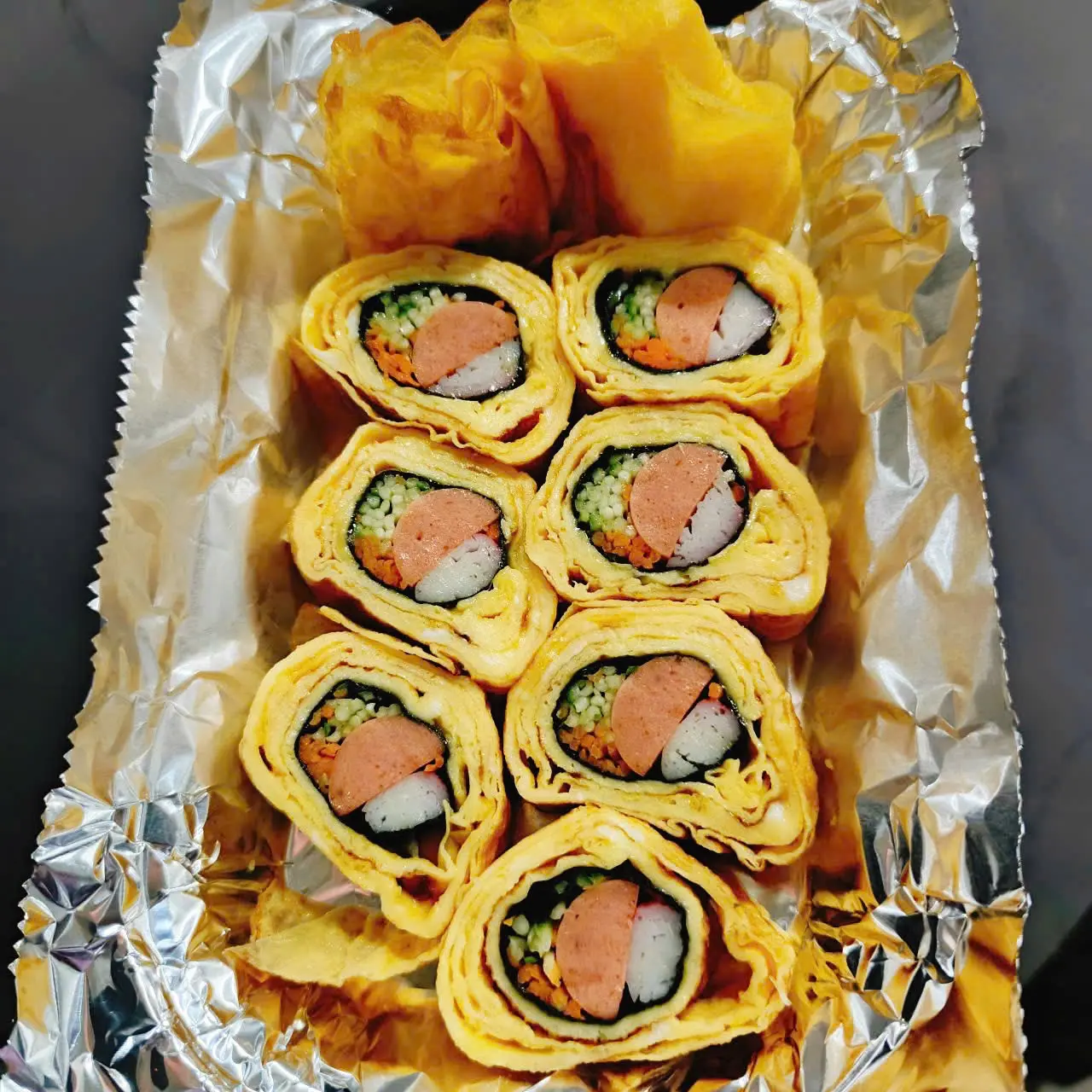 Hình ảnh trứng cụôn ngũ sắc 