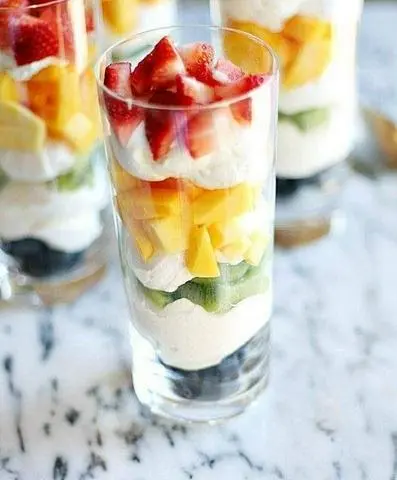 Hình ảnh Dâu Tây Lắc Sữa chua