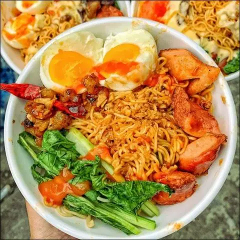 Hình ảnh mì trộn trứng lòng đào