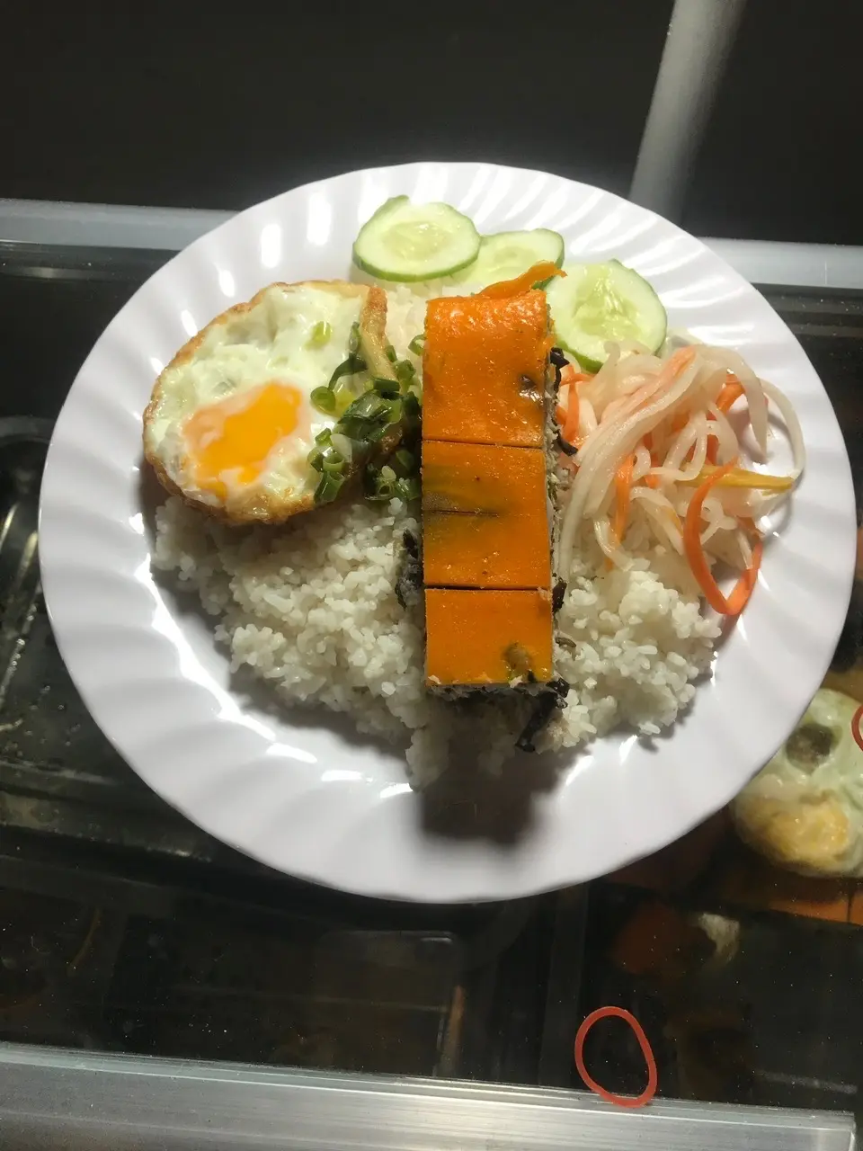 Hình ảnh cơm chả trứng lạp xưởng 