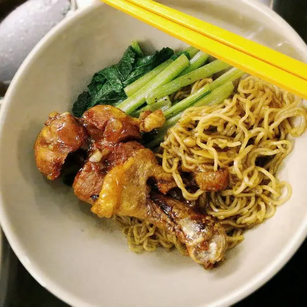 Hình ảnh Mì Trộn Đùi Gà