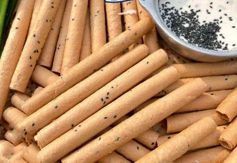 Hình ảnh Bánh Ống mè đen 