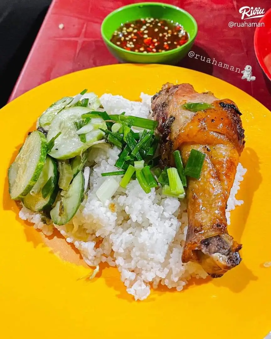Hình ảnh Cơm gà chiên mắm tỏi