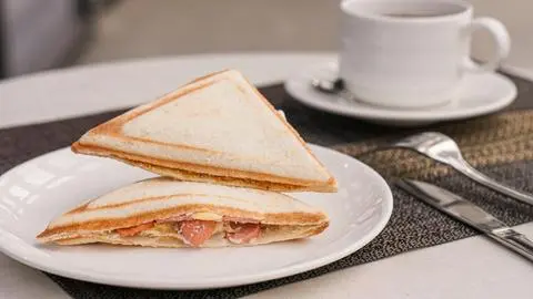 Hình ảnh Bánh nướng Phô mai xúc xích