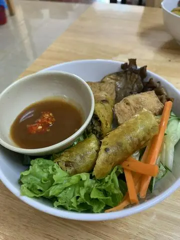 Hình ảnh Bún chả giò chay