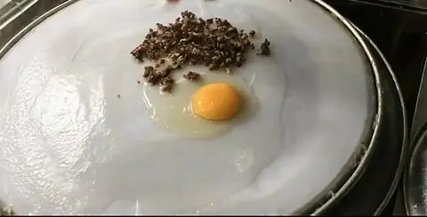 Hình ảnh Bánh cuốn trứng lòng đào không chả