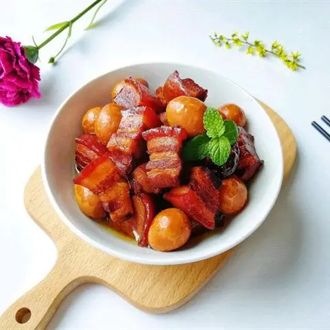Hình ảnh Cơm Thịt kho trứng cút