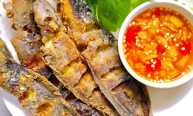 Hình ảnh Cơm cá trê  chiên mắm gừng