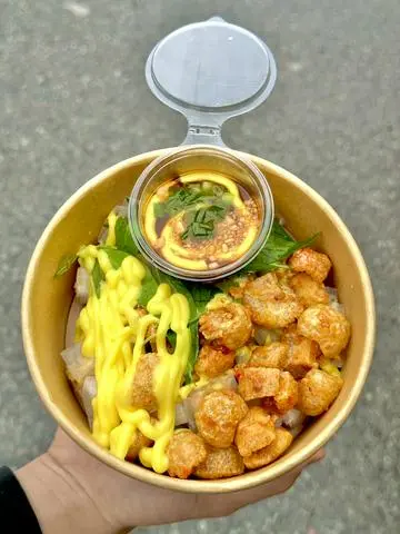 Hình ảnh Bánh tráng cuốn bơ béo tóp mỡ