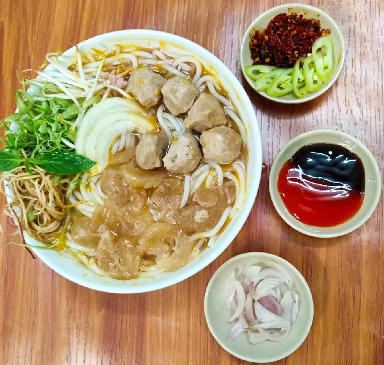 Hình ảnh Bún Bò Gân Bò Viên