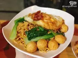 Hình ảnh Mì trộn trứng cá viên