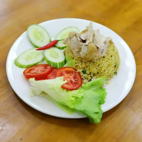 Hình ảnh Cơm chiên cá mặn gà xé 