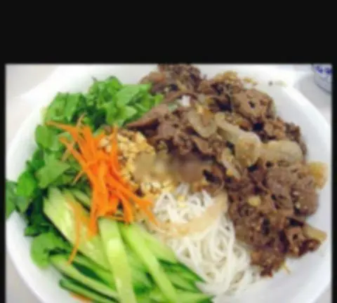 Hình ảnh Bún bò xào đặc biệt