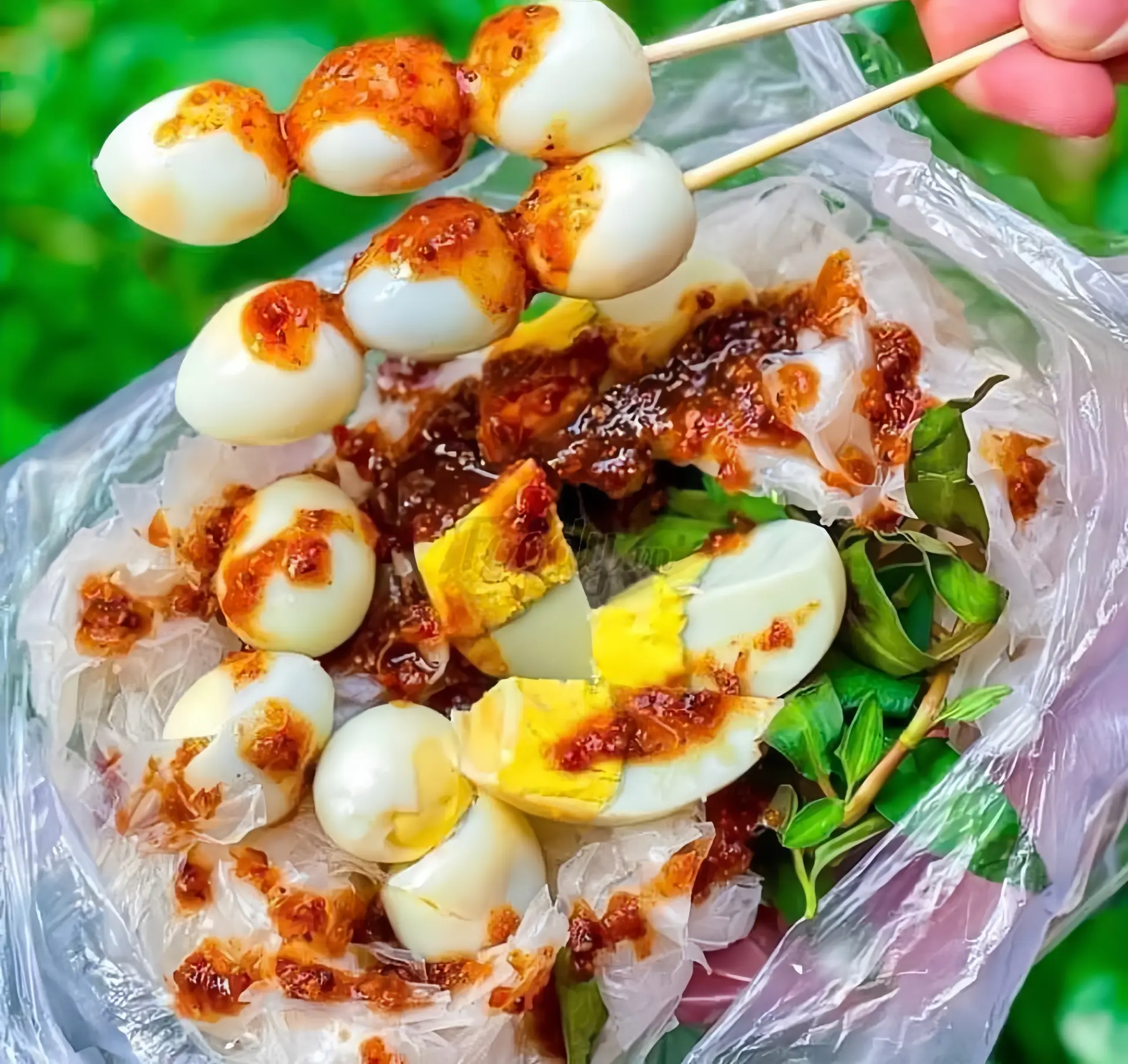 Hình ảnh Trứng cút kèm nước sốt