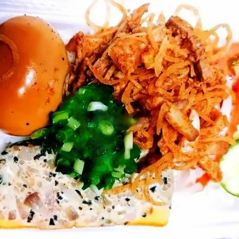 Hình ảnh Cơm bì chả trứng kho