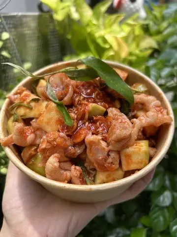 Hình ảnh Chân gà sốt thái nhỏ