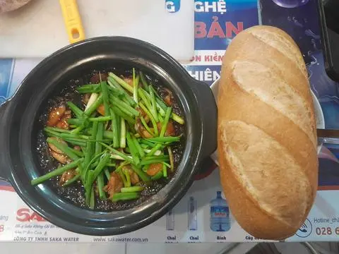 Hình ảnh Bánh mì chấm ếch Singapore phần 2 con 