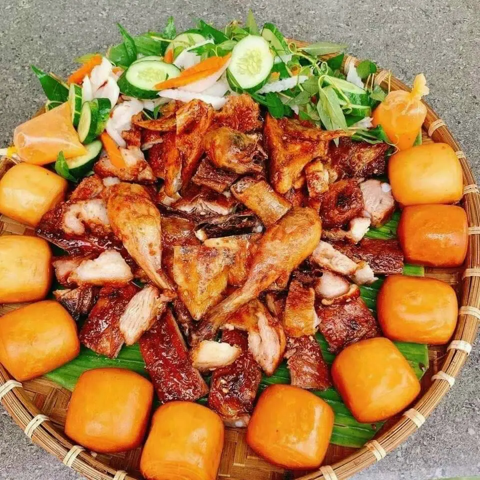 Hình ảnh COM BO 1 Gà Ta Nướng + 10 cái bánh bao 