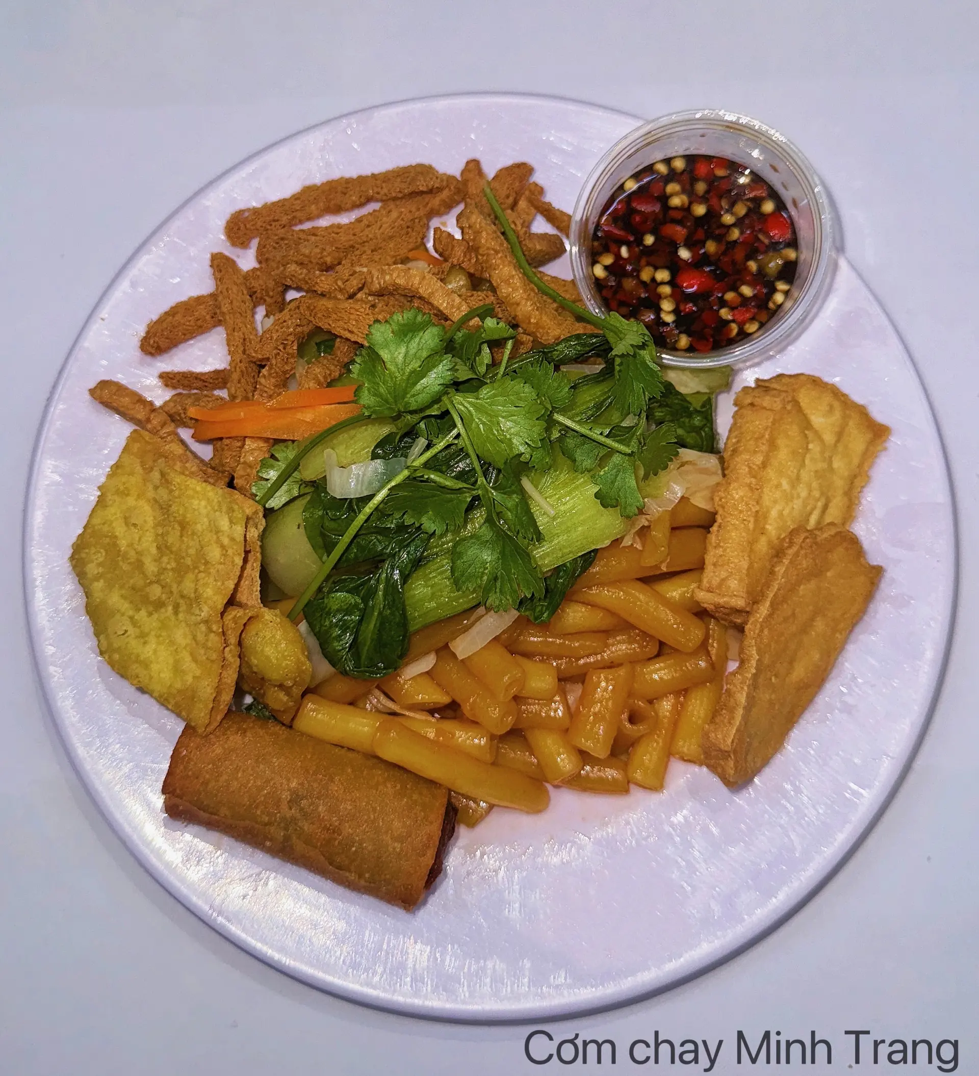 Hình ảnh Nui xào thập cẩm chay