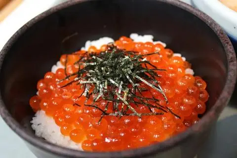 Hình ảnh Cơm trứng cá hồi