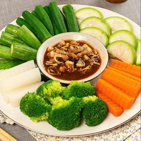 Hình ảnh Rau củ luộc chấm mắm trứng