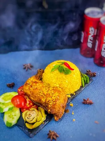 Hình ảnh Cơm Gà 1/4 Sốt Mắm Tỏi